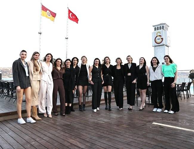 Galatasaray Adası'nı sallayan güzeller: İlkin Aydın çok farklıydı 2